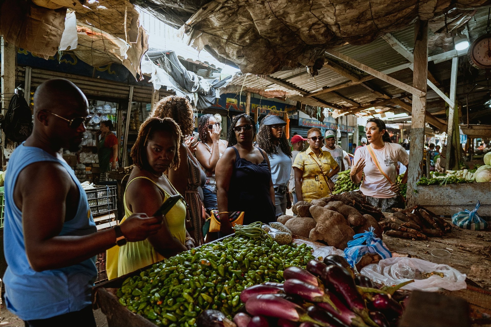 Guided market tour through Bazurto Market in Cartagena