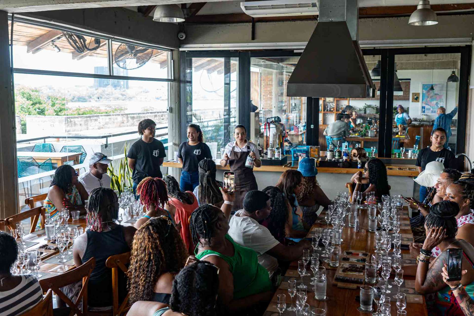 Private tasting for a large group at Lunático Experience in Cartagena